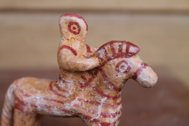 Mycenaean horseman with bird of prey face, 6.7 cm high, 7.2 cm long, 1.9 cm wide, 28 g, terracotta