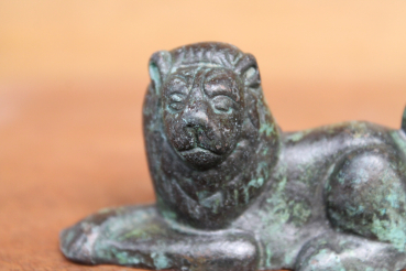 Bronze lion 7.4 cm long, 3.7 cm tall, 170 g weight