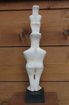 Cycladic idol Woman balancing girl on her head 29.2 cm high, 7.4 cm wide, 0.4 kg weight, Badisches Landesmuseum Karlsruhe