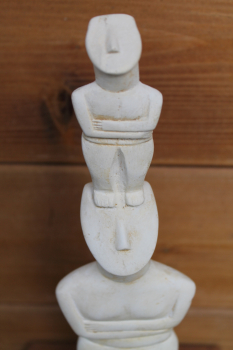 Cycladic idol Woman balancing girl on her head 29.2 cm high, 7.4 cm wide, 0.4 kg weight, Badisches Landesmuseum Karlsruhe