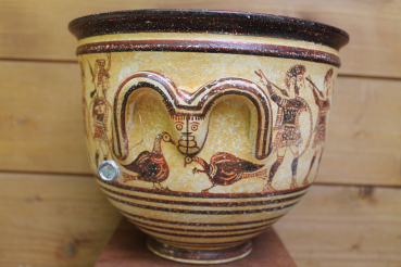 Kriegervase Krater aus Mykene  1100 v. Chr., 18 cm Höhe, handbemalt