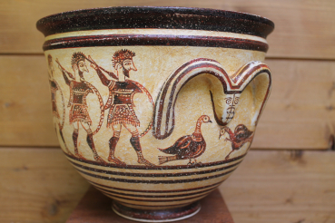 Kriegervase Krater aus Mykene  1100 v. Chr., 18 cm Höhe, handbemalt