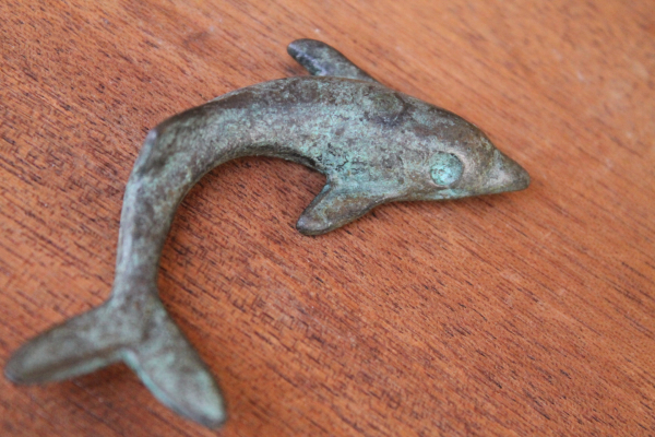 Sharks in antiquity, bronze replica 8 cm long, 5.4 cm wide, 57 g