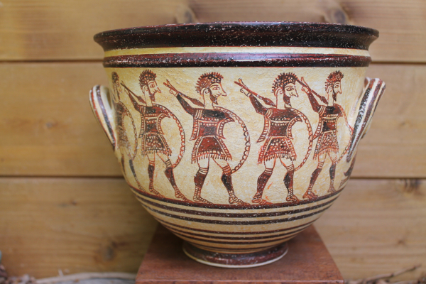 Kriegervase Krater aus Mykene  1100 v. Chr., 18 cm Höhe, handbemalt